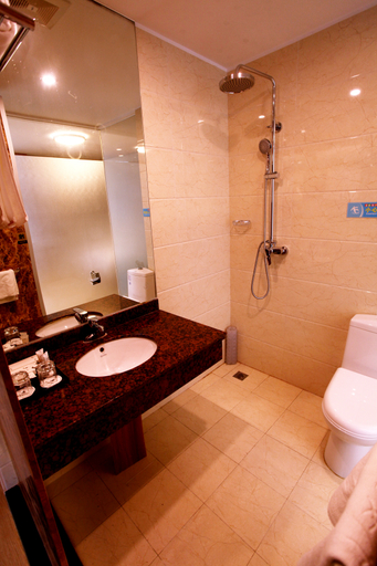 Bathroom 2, Homeinn Hotel (Qingdao Development Zone Beer Square Jinshatan Changjiang East Road), Qingdao