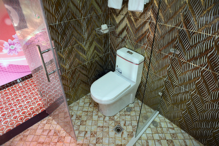 Bathroom 4, Ruihe Hostel, Shanghai