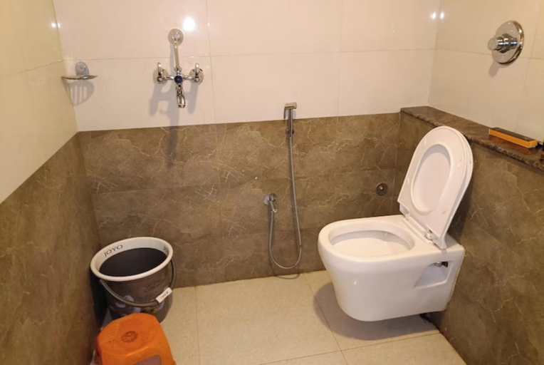 Bathroom 4, Grand Maurya Siwan Near Station Rd, Siwan