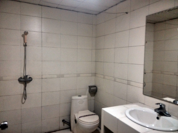 Bathroom, Junlin Hostel, Dongguan