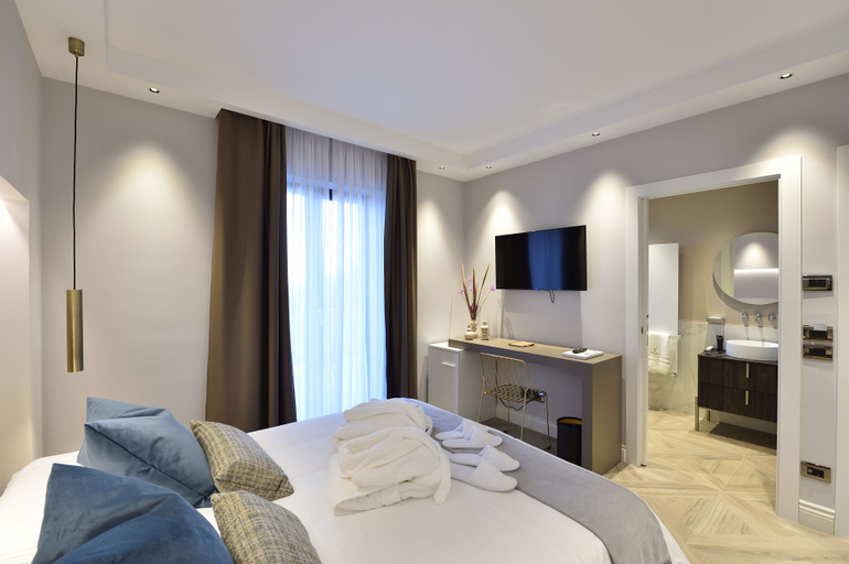Bedroom 3, LA DEPENDANCE, Latina