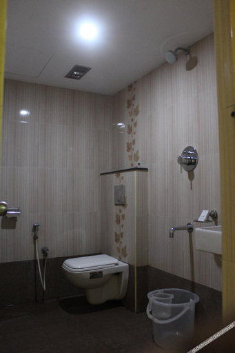 Bathroom 3, Hotel puduvai ashok, Puducherry