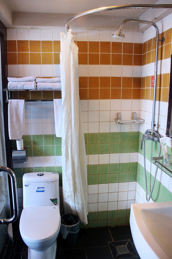 Bathroom 3, Super 8 Hotel (Shenyang SHENLIAO Road Industrial University), Shenyang