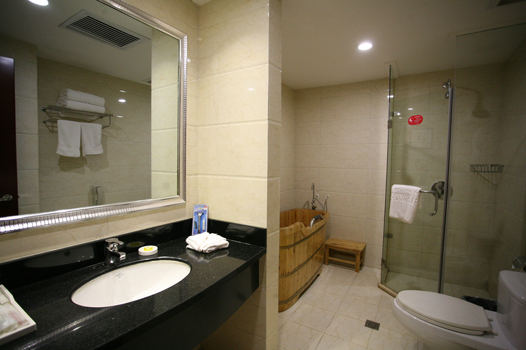 Bathroom 2, xi shan hotel, Taiyuan