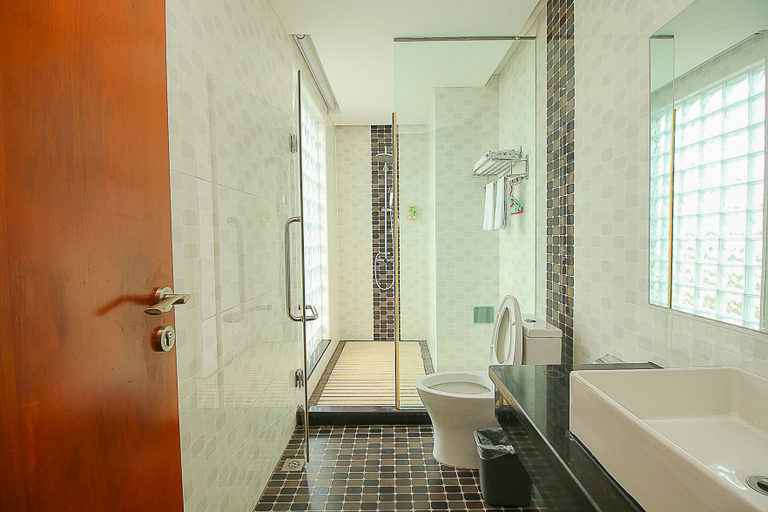 Bathroom 2, Lavande Hotel (Qionghai High-speed Railway Station), Hainan
