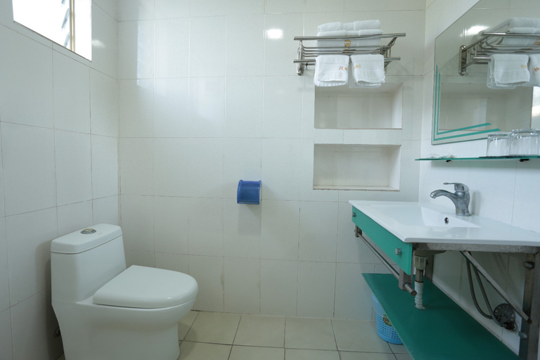 Bathroom, Qinzhou hanlin convenient hotel, Qinzhou