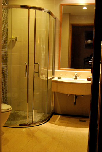 Bathroom 3, California Hotel, Maoming