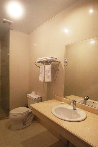 Bathroom 2, Atour Hotel (Shanghai The Bund, Old Wharf), Shanghai