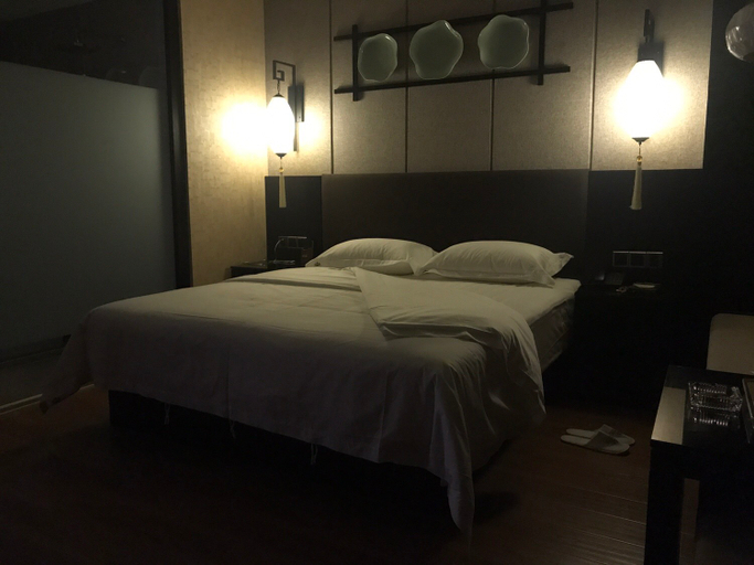 Bedroom, Crystal Pu Di Hotel (Taoxichuan Cultural & Creative Block, Jingdezhen), Jingdezhen