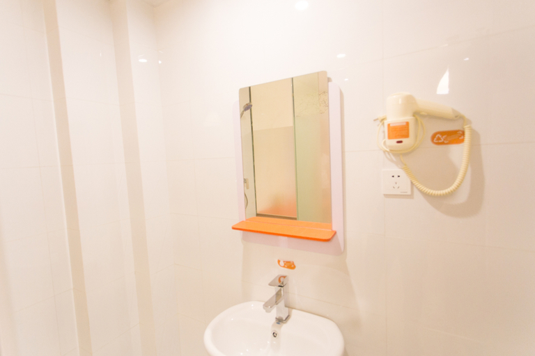Bathroom 3, Pod Inn (Suzhou Wuzhong Bus Station), Suzhou