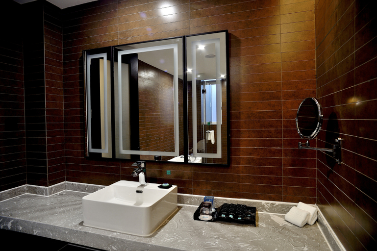 Bathroom 3, Xana Hotelle Rizhao Lanshan District Government, Rizhao