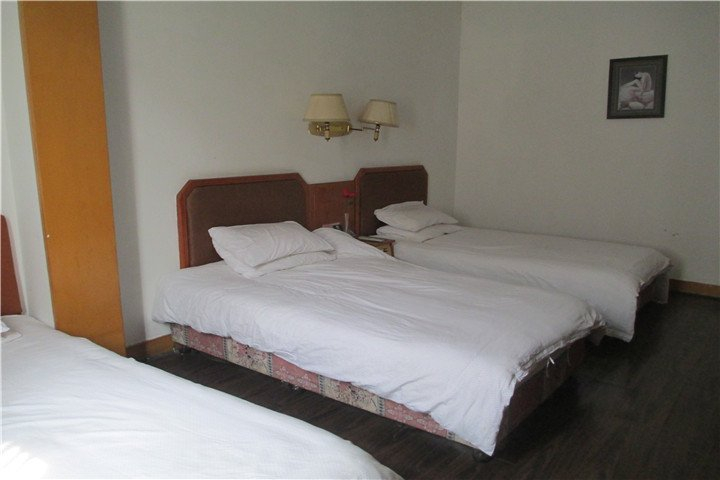 Bedroom 4, Longmen hotel, Taizhou