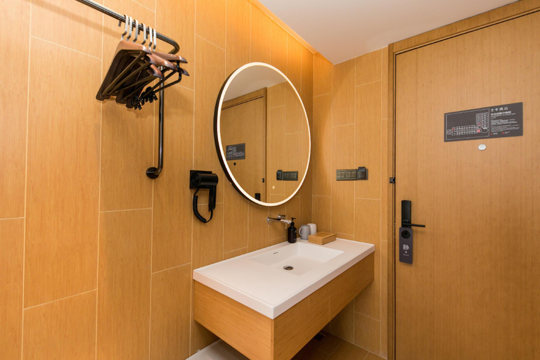 Bathroom 3, Ji Hotel Yantai Fushikang Industrial Park, Yantai