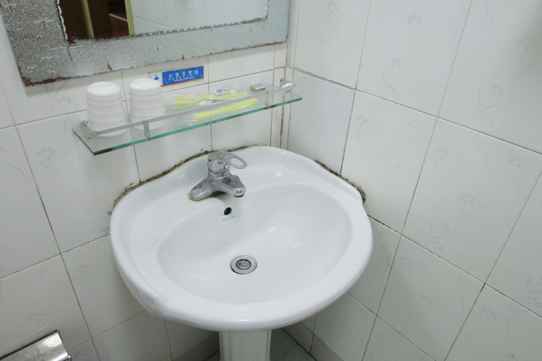 Bathroom 4, Yongshun Hotel, Shanghai