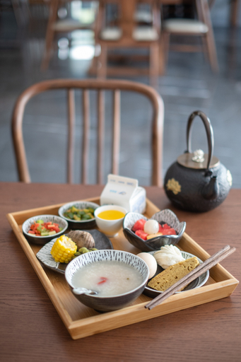 Others 2, From a beautiful dream Hotel, Liangshan Yi