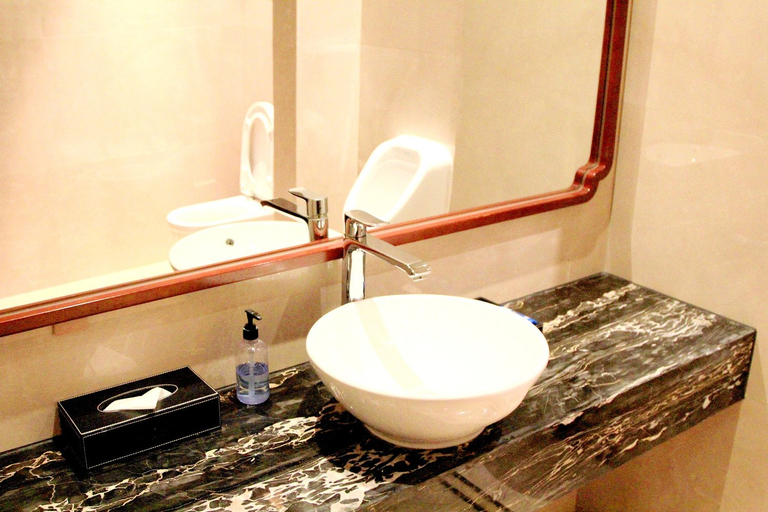 Bathroom 5, Huaguoshan Hotel, Lianyungang
