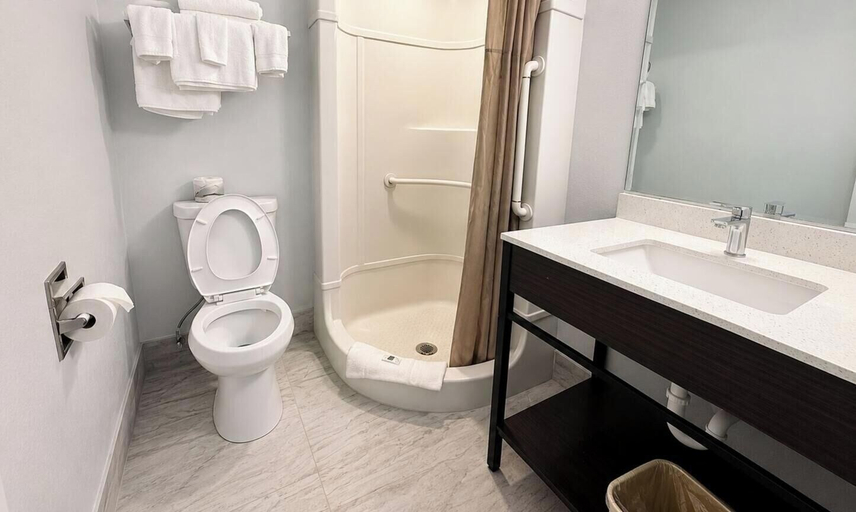 Bathroom 4, Motel 6 Yreka, CA, Siskiyou