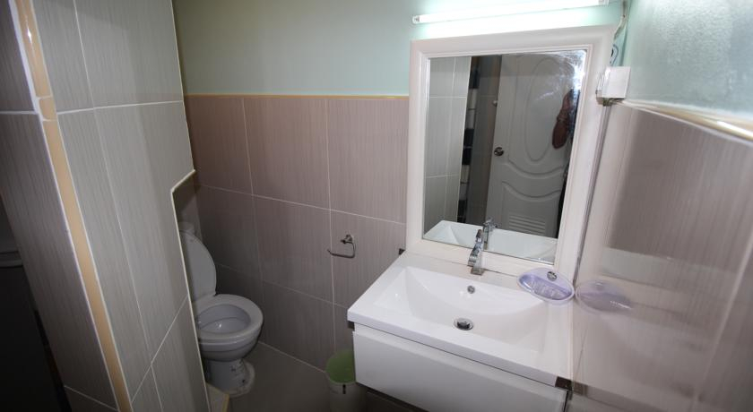 Bathroom 3, Martin's Swiss Guesthouse, Phuket Island