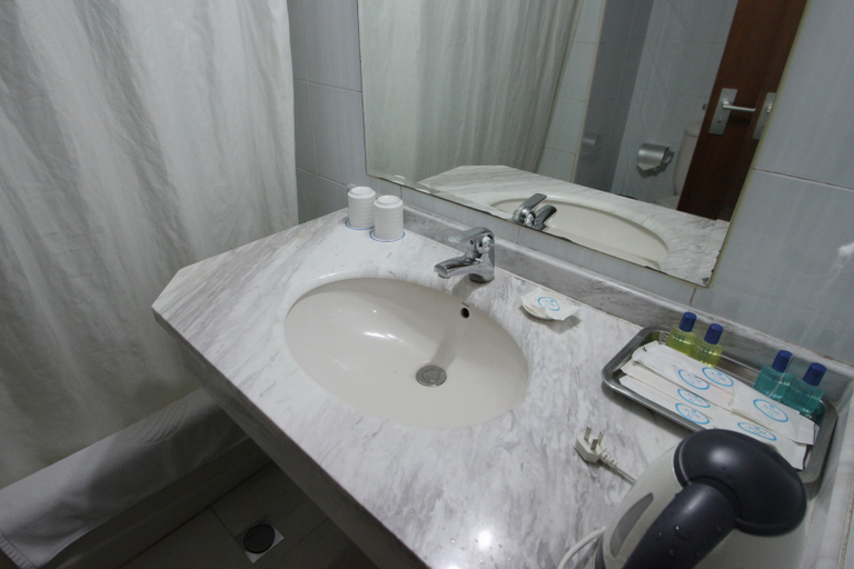 Bathroom 2, Xinchangjiang Hotel, Shanghai