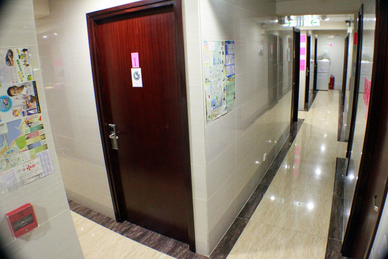 Others 5, The Golden Hotel, Kowloon