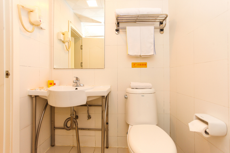 Bathroom 4, Hanting Hotel Lianyungang Haizhoufu, Lianyungang