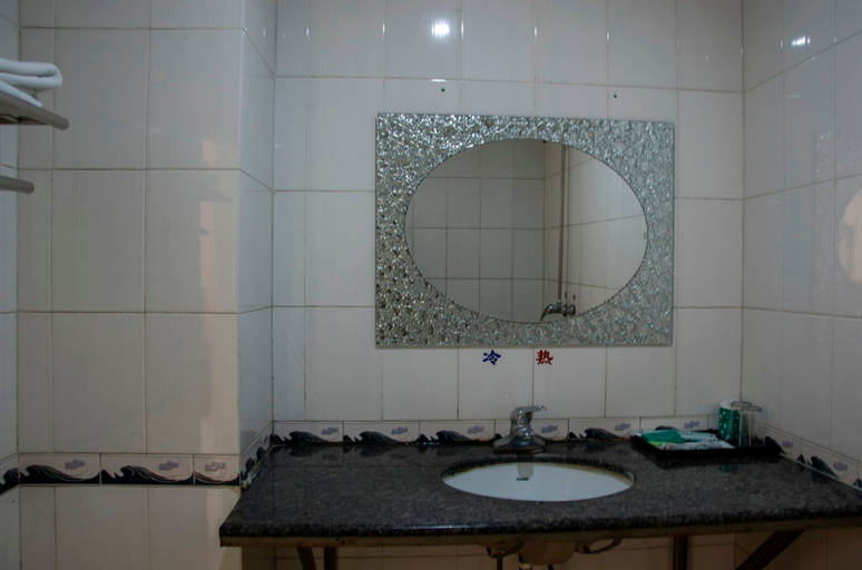 Bathroom 5, Xinsen Hotel, Pu'er