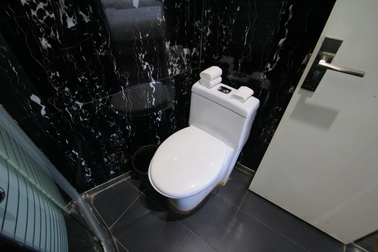 Bathroom 2, Pudding Hotel (Shanghai Jiading Nanxiang Guxiyuan Exhibition Store), Shanghai
