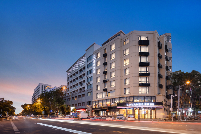 Exterior & Views