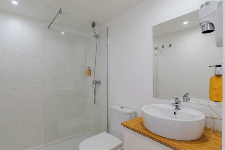 Bathroom 5, Florasol Residence Hotel, Funchal