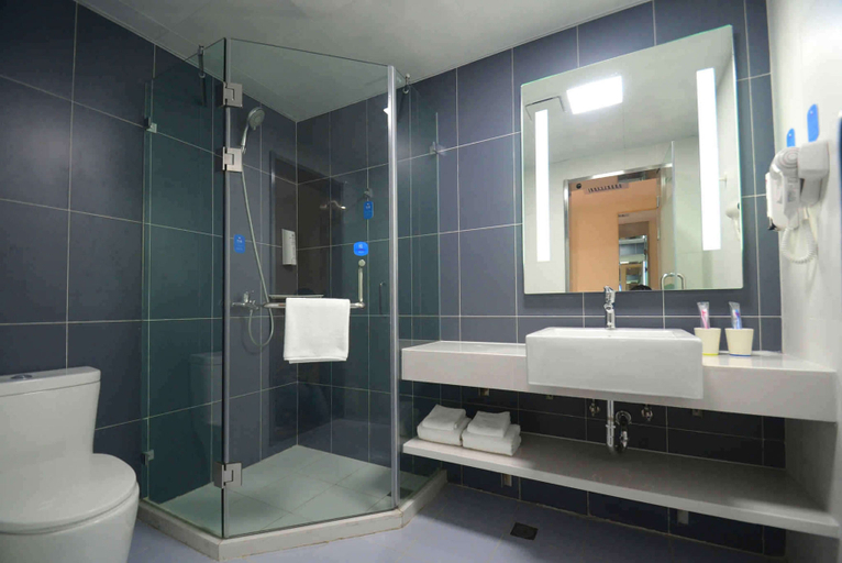 Bathroom 3, Hanting Hotel (Turpan Xihuan North Road), Turfan
