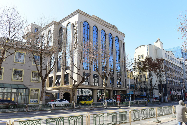 Exterior & Views