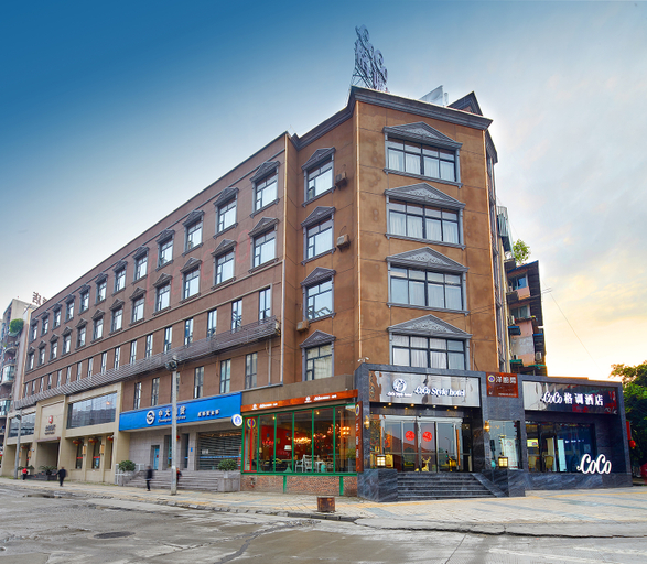 Exterior & Views