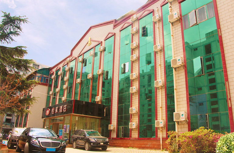 Exterior & Views