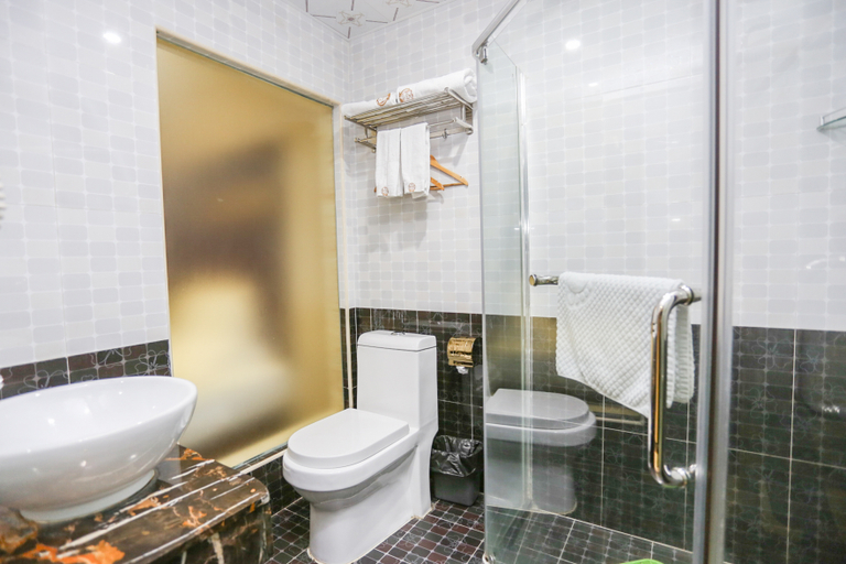 Bathroom, M. R Hotel, Guangzhou
