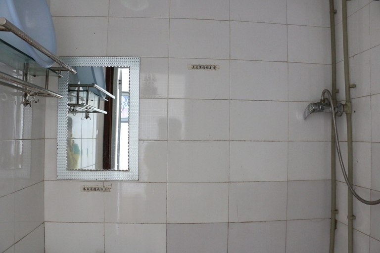 Bathroom 5, Hongyun Hostel, Wuhan