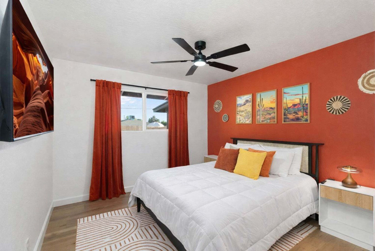 Room 4, Sleeps 16 Heated Pool Arcade Backyard Resort, Maricopa