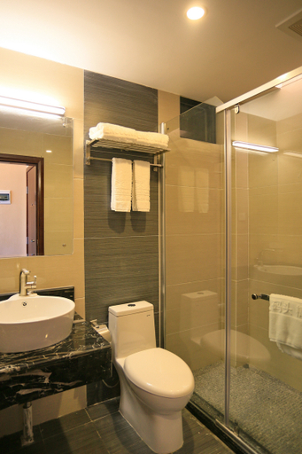 Bathroom 2, Pier Encounter Inn, Guilin