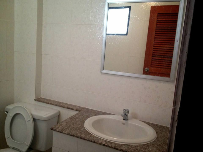 Bathroom 4, Safe House Court, Muang Chiang Mai
