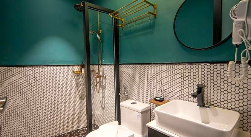 Bathroom 5, Reunion Carnarvon, Penang Island