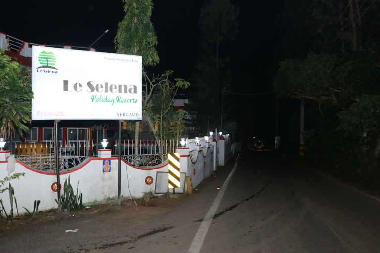 Others 5, Le Selena, Salem