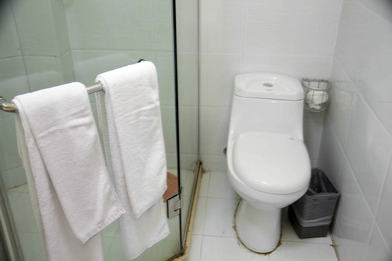 Bathroom 3, Kaiyuan manju(Ningbo Zhongshan west road branch), Ningbo
