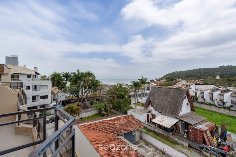 Property grounds 2, Apt w/ Pool & BBQ 150m from the sea - CND0204, Florianopolis