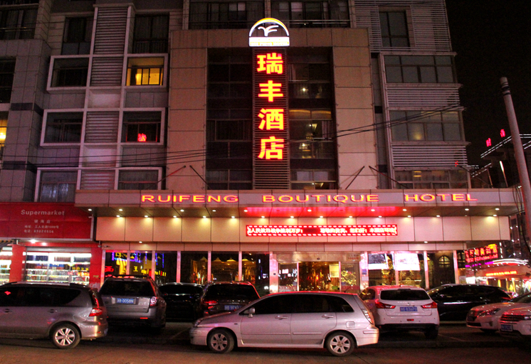 Exterior & Views