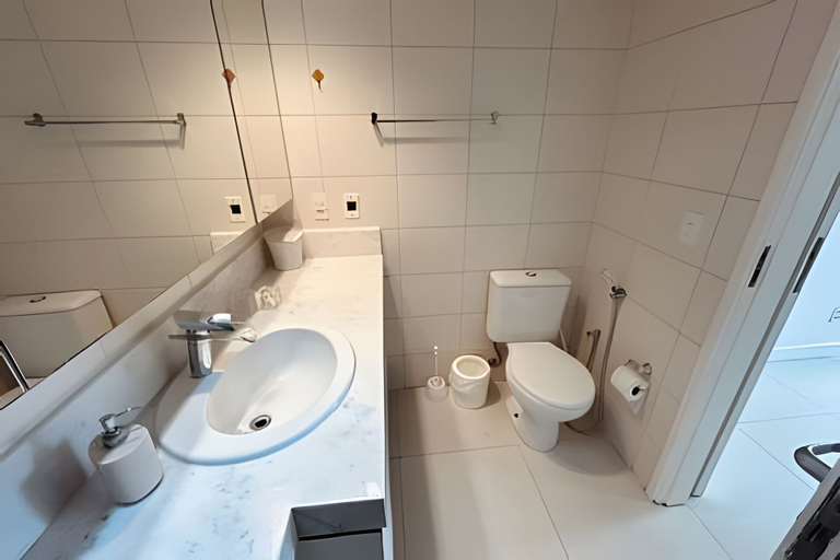 Bathroom 3, Clube XV, Santos