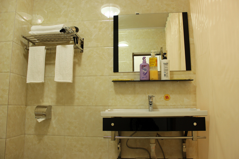 Bathroom, Penglaile Hotel (Lijiang Gucheng Mufu), Lijiang