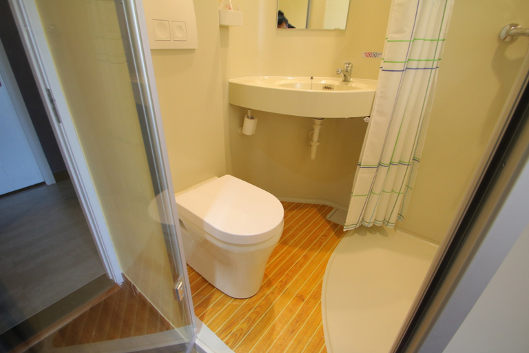 Bathroom 3, MAXACCOM Future Hotel (Shanghai Hongqiao Airport Xinzhuang, Qibao), Shanghai