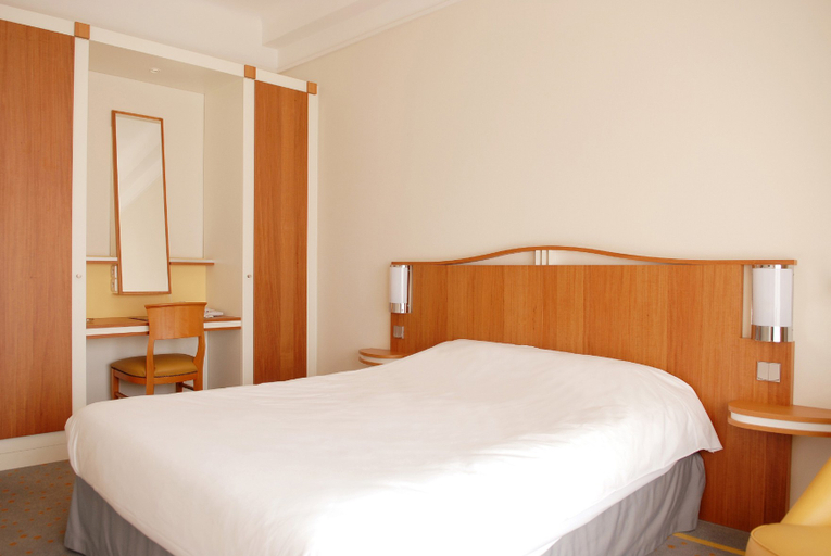 Bedroom 2, Grand Hotel Filippo, Bas-Rhin