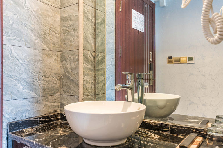 Bathroom 3, Reborn Hotel, Guiyang