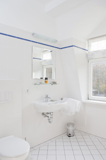 Bathroom 3, Gut Sarnow, Barnim