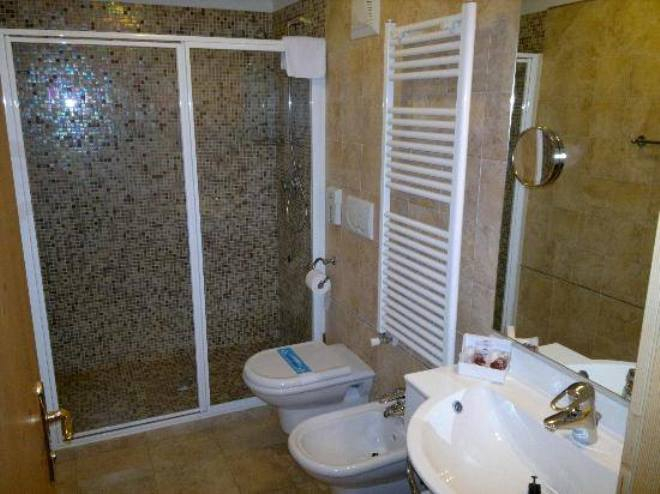 Bathroom, Hotel Garni La Roccia, Trento